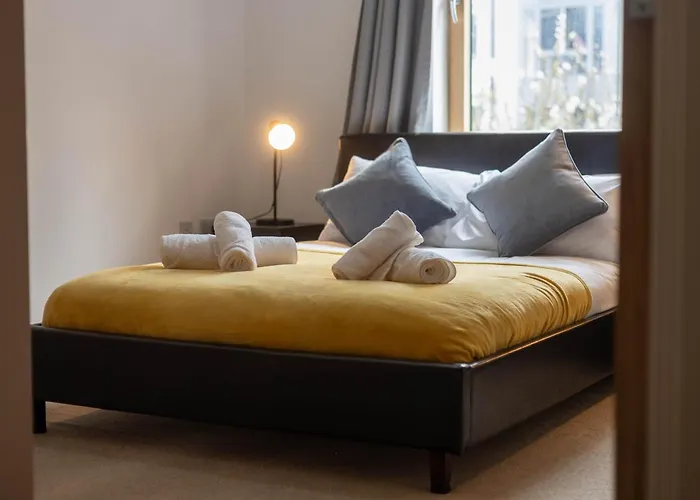 Stylish 2Br Flat - Free Gym - Contractors