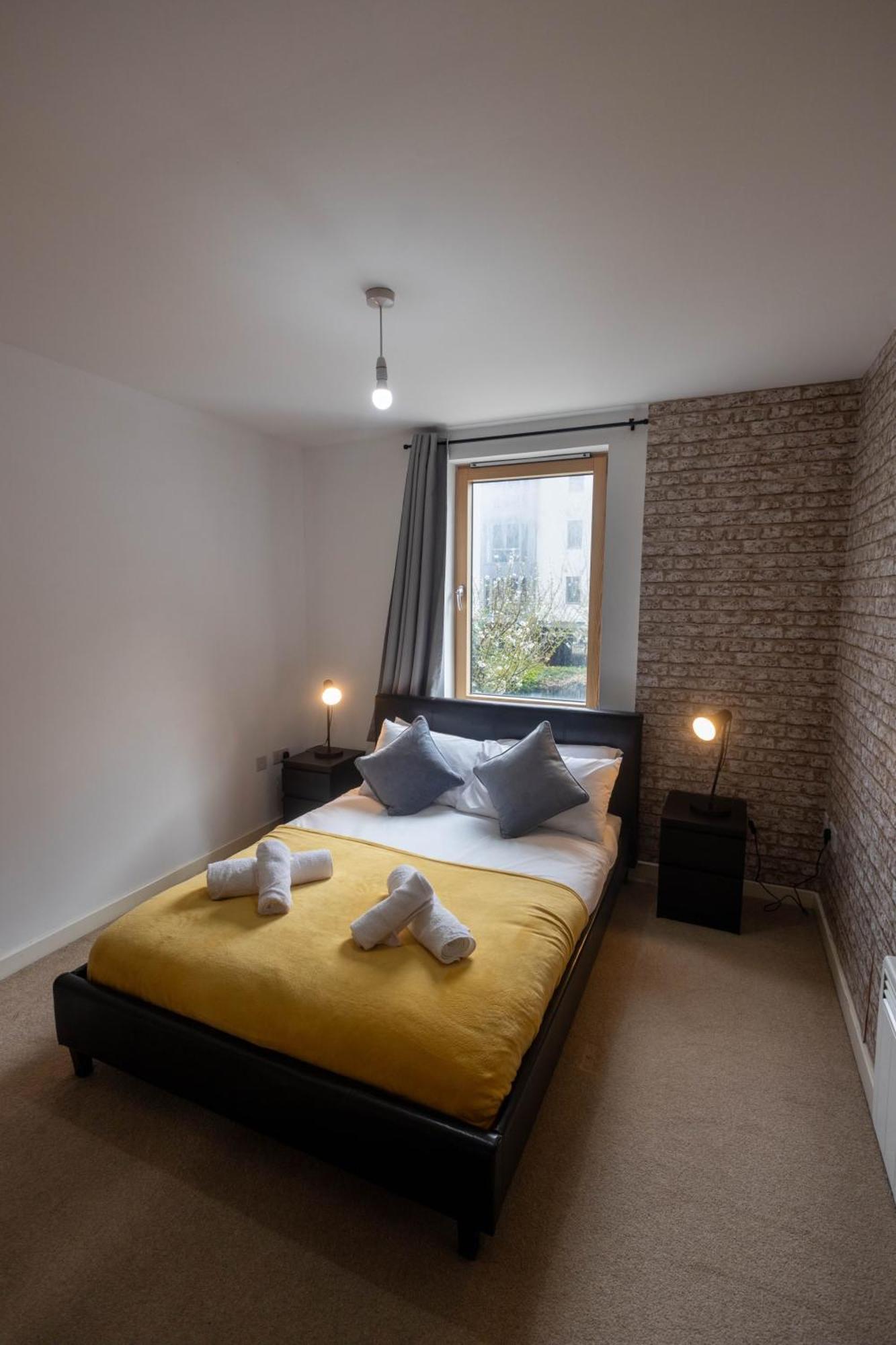 Stylish 2br Flat - Free Gym - Contractors Bristol