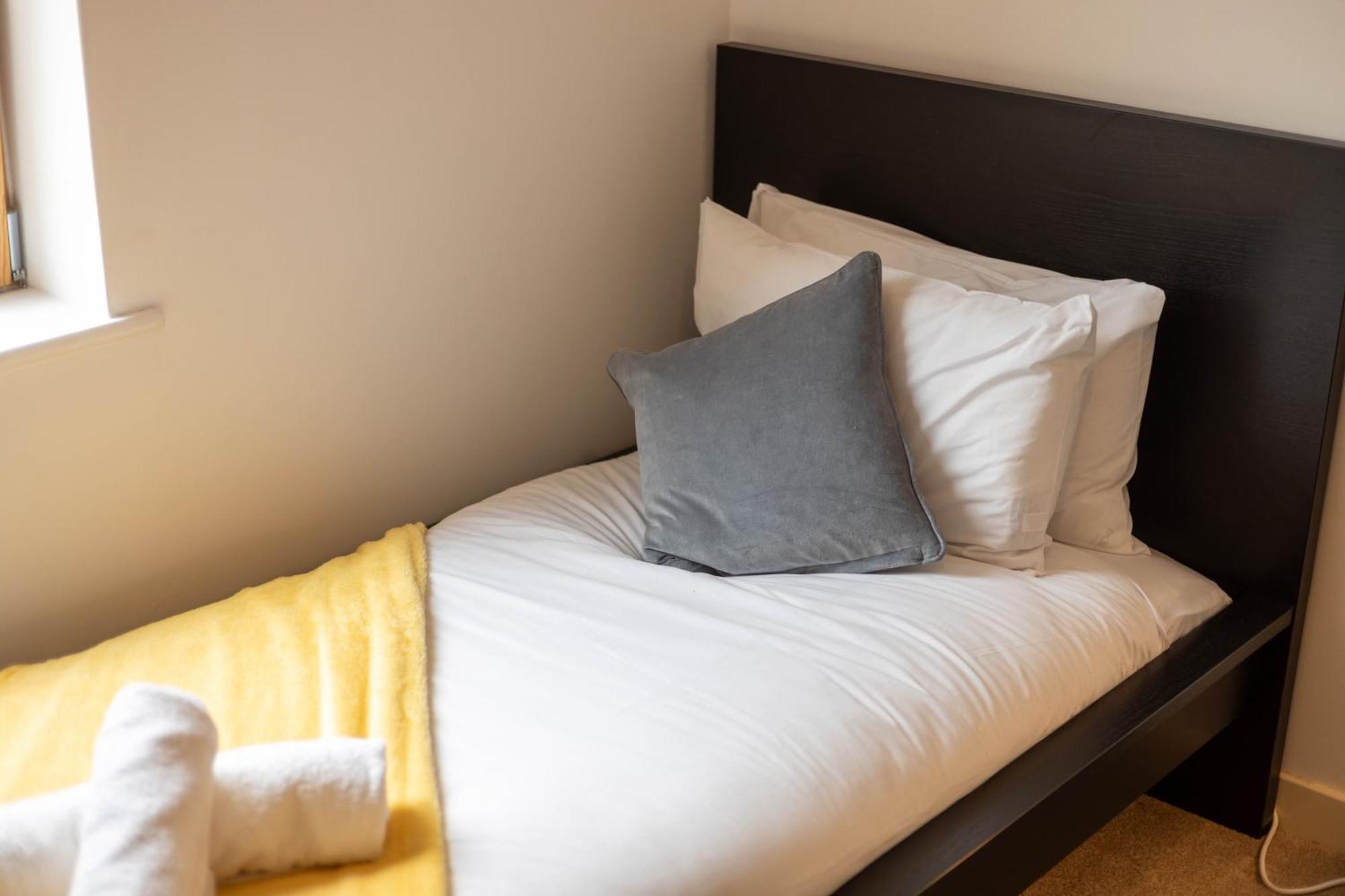 Stylish 2br Flat - Free Gym - Contractors Apartment *