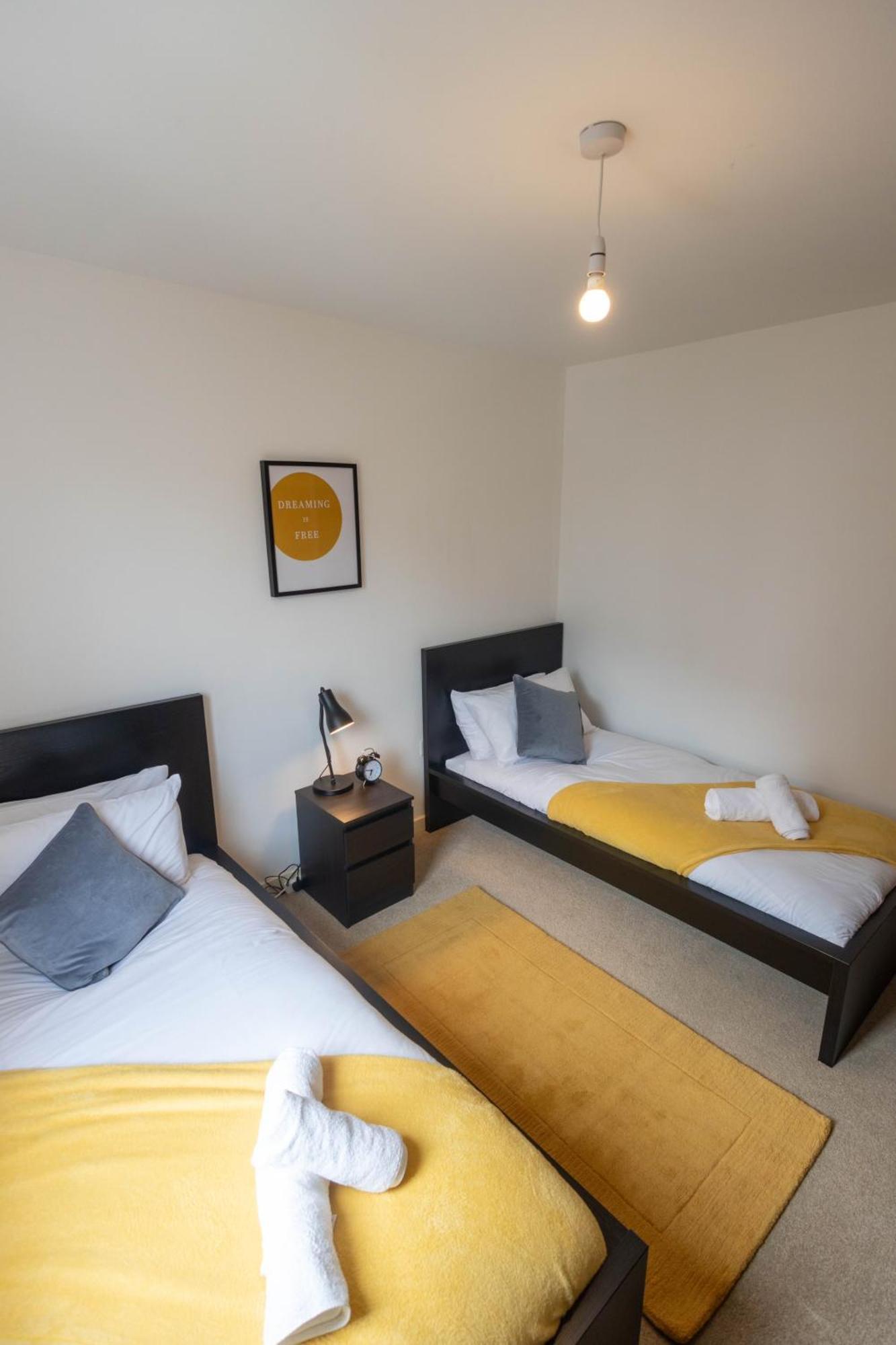 Apartment Stylish 2br Flat - Free Gym - Contractors