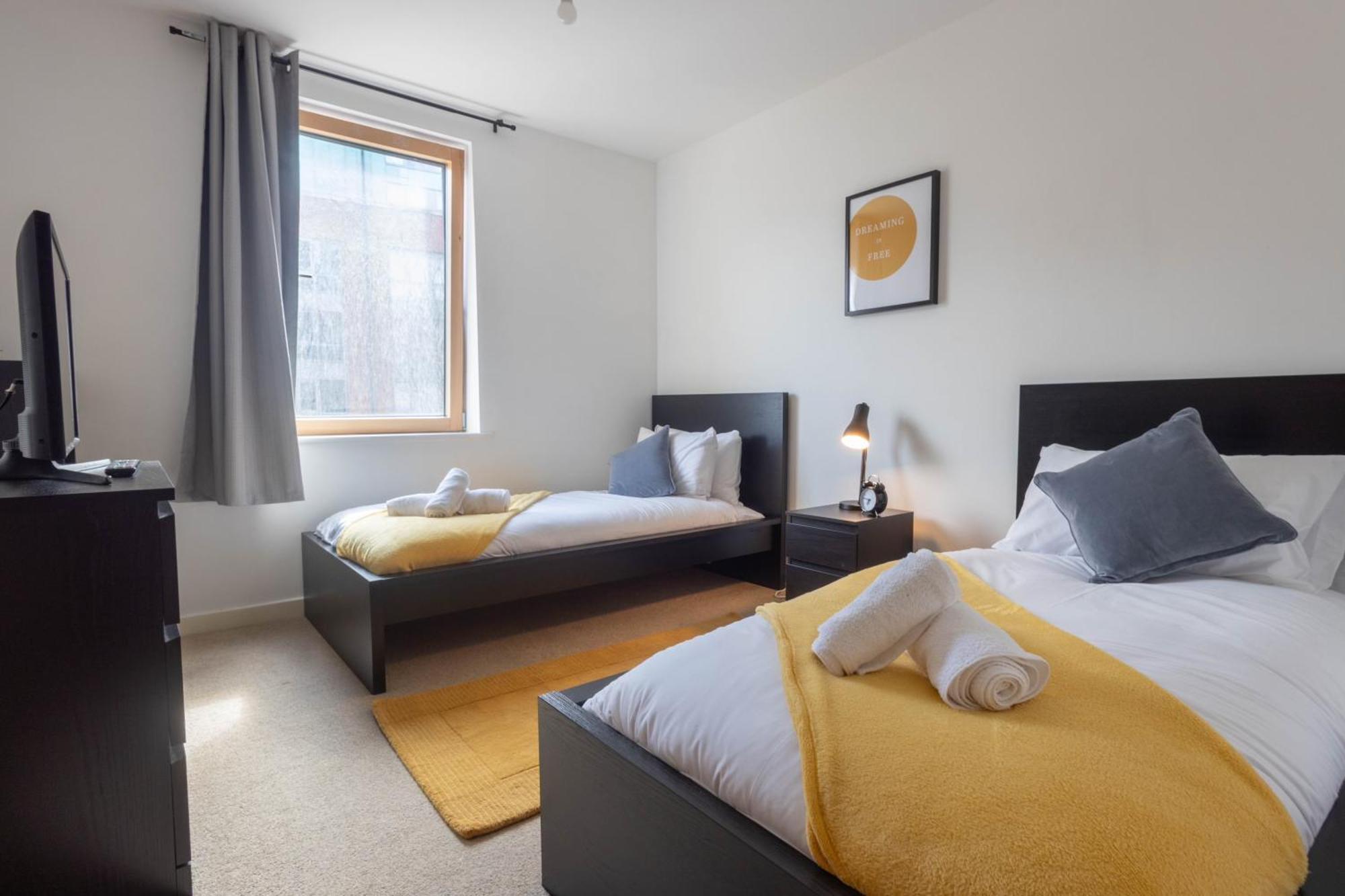 Apartment Stylish 2br Flat - Free Gym - Contractors