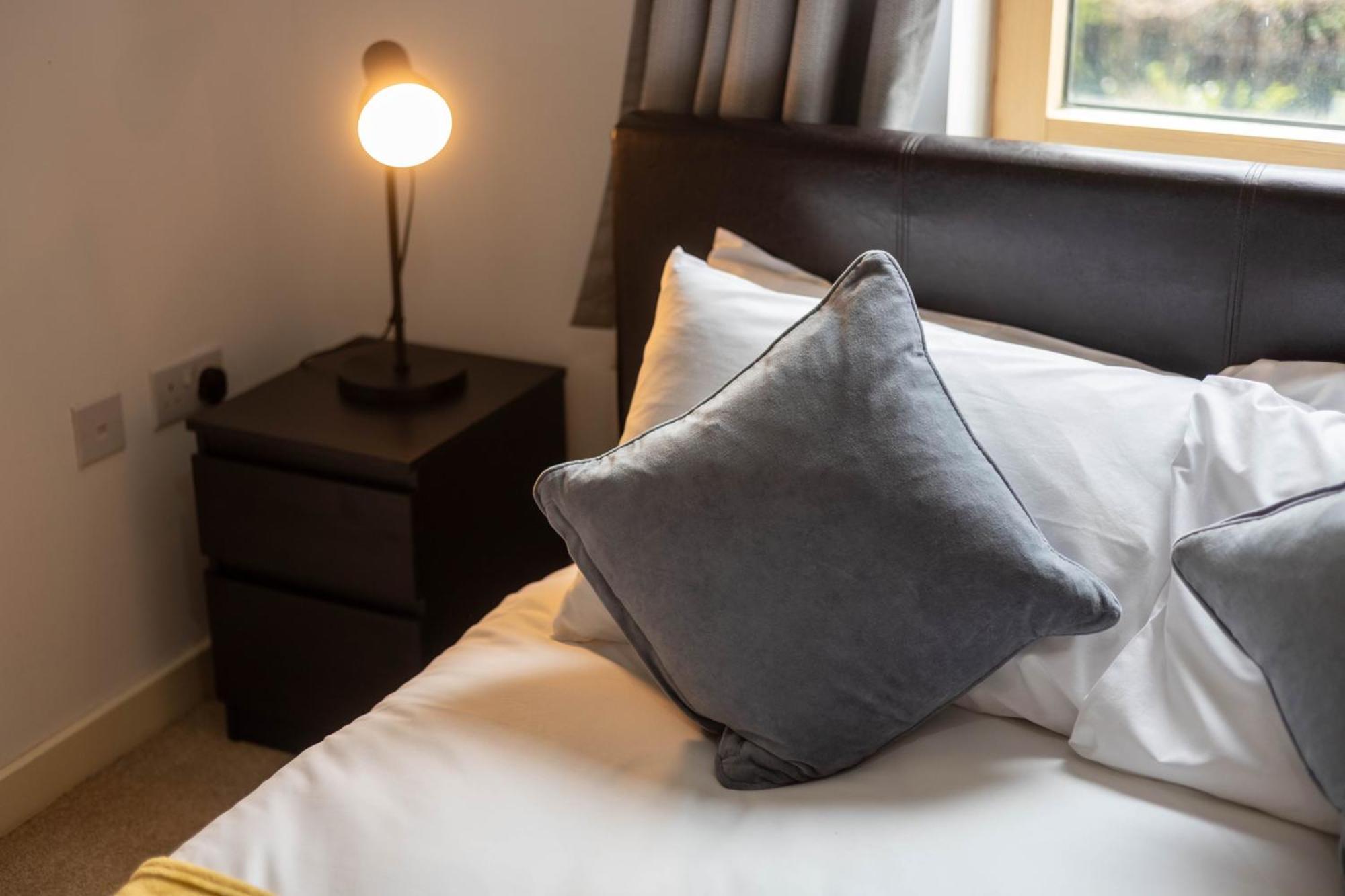Stylish 2br Flat - Free Gym - Contractors Bristol