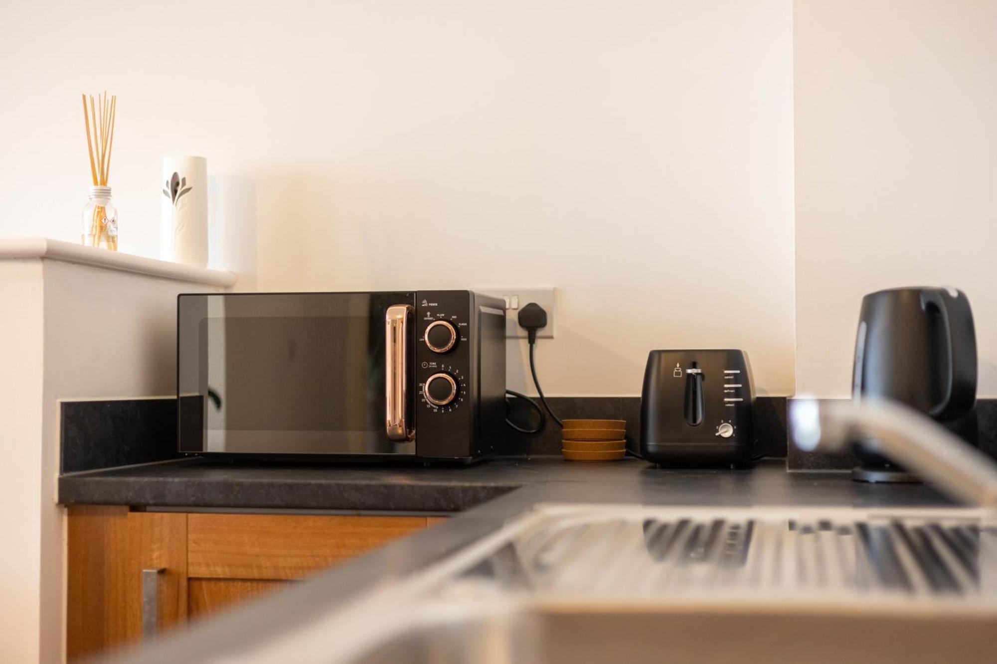Stylish 2br Flat - Free Gym - Contractors * Bristol