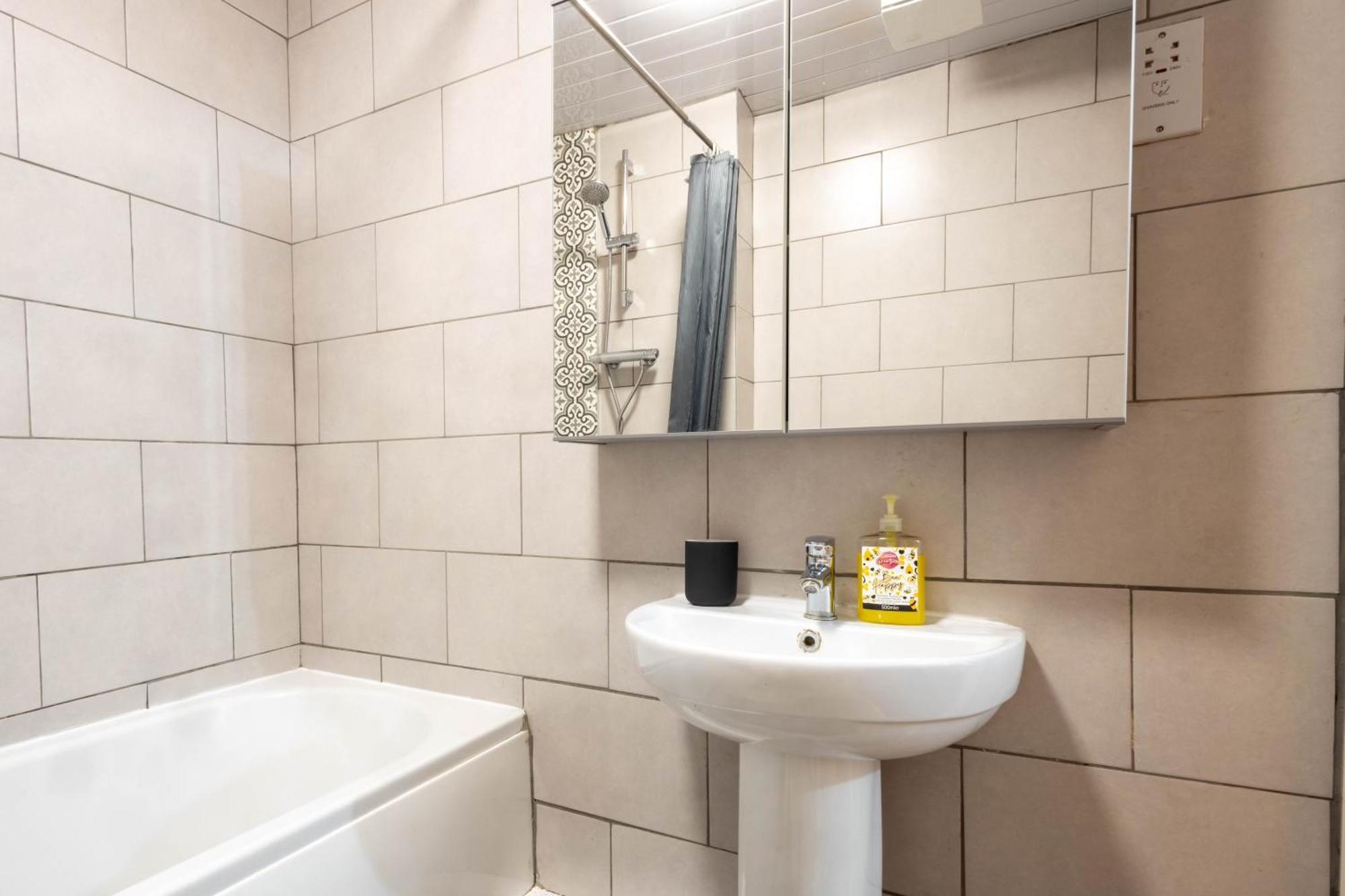 Apartment Stylish 2br Flat - Free Gym - Contractors